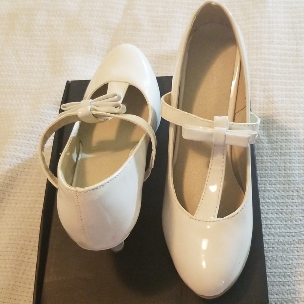 T-strap Mary Jane pumps